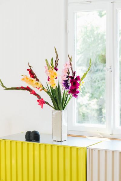 Blumenstrauß auf dem Regal